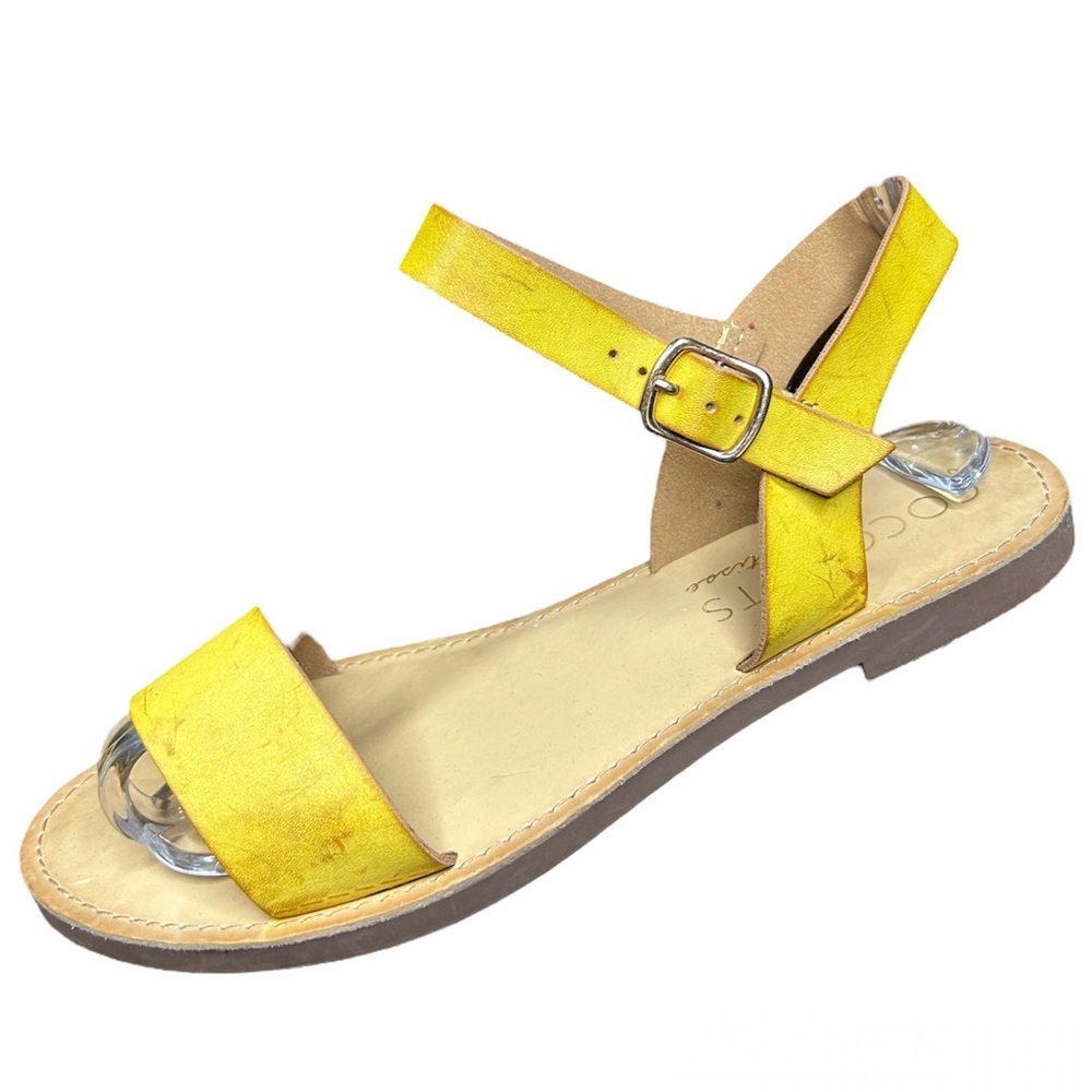 Coconuts by Matisse BigBoss-S sandals in distressed yellow faux leather buckle
